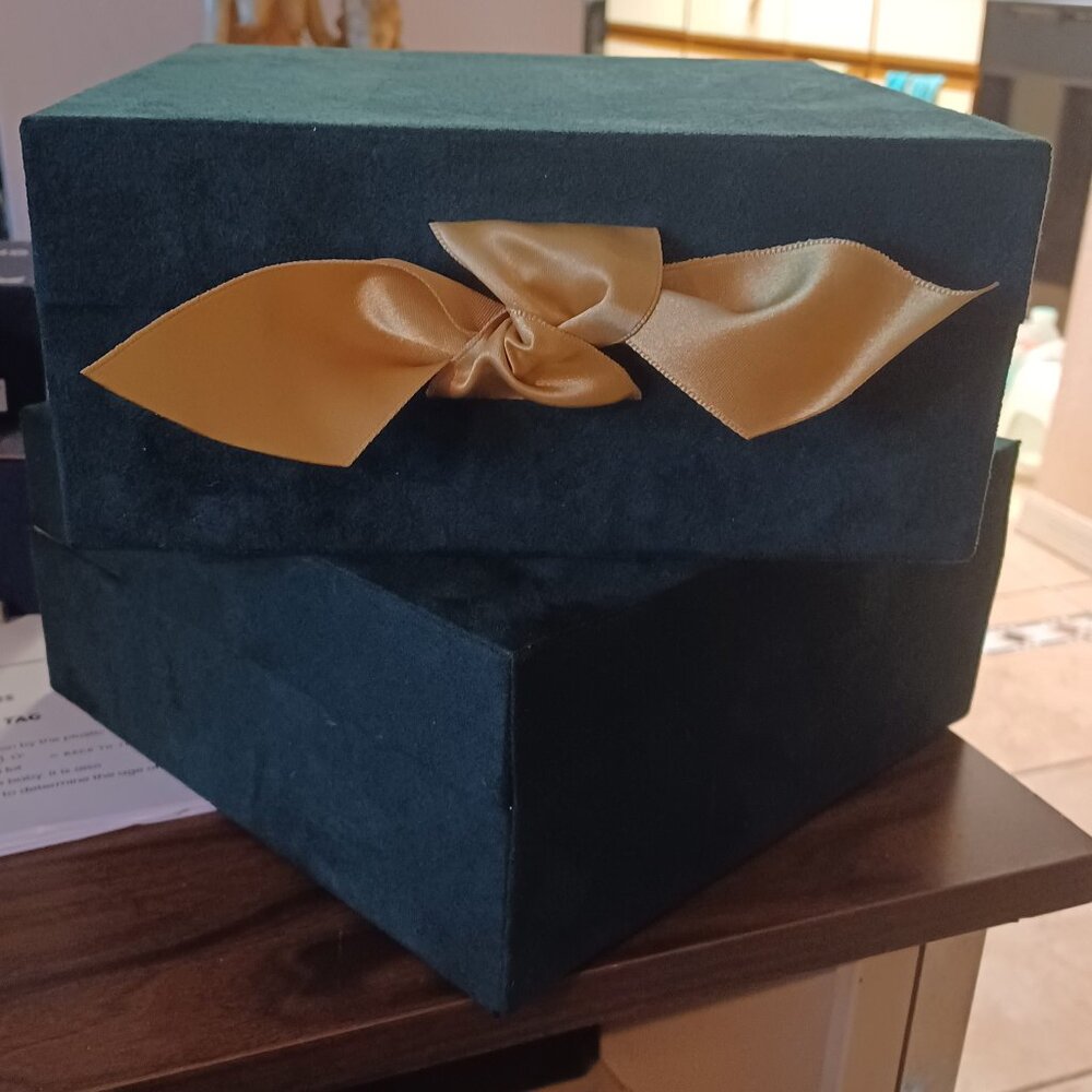 Estee Lauder - Vintage Presentation Box